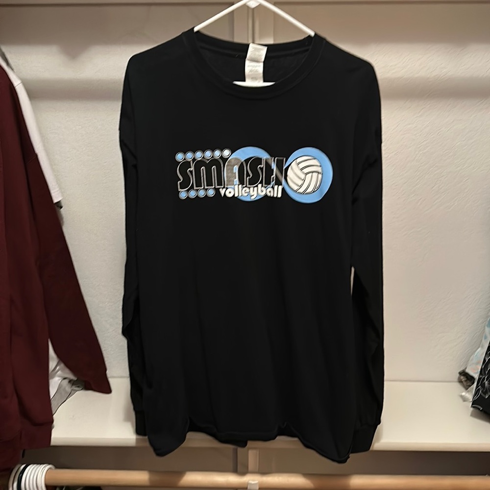 Gildan Long-sleeve T-Shirt. Smash Volleyball. Size XL